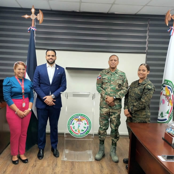 El personal de la DGPCF, recibe charla sobre los beneficios del Seguro Nacional de Salud (SENASA).